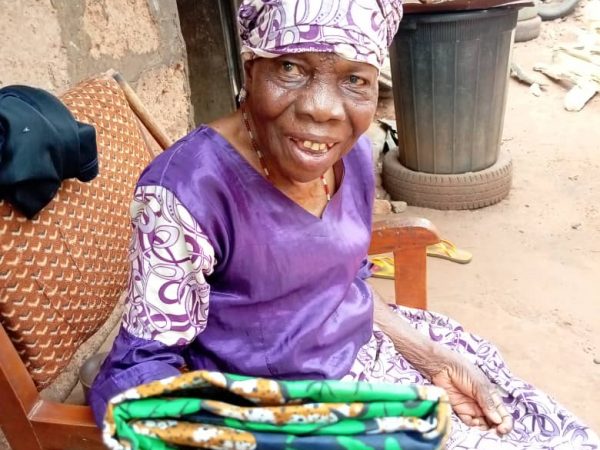 Afie Braimoh doles out goodies to PDP women in Owan East at yuletide Afie Braimoh doles out goodies to PDP women in Owan East at yuletide