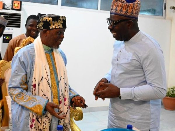 Obaseki breaks Ramadan Fast with Otaru of Auchi, lauds monarch for prayers, support for good governance