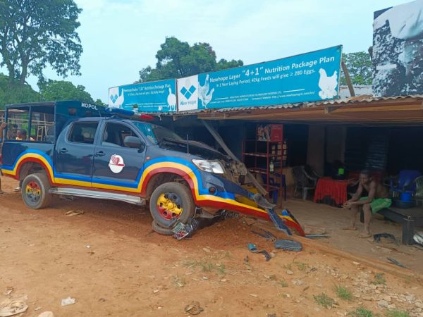 Police patrol Van pursuing Yahoo boys injure bike rider, passenger in Auchi Police patrol Van pursuing Yahoo boys injure bike rider, passenger in Auchi