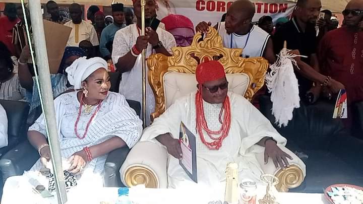 Inusa Umoru formally Mounts Throne As Aidonogie of South Ibie kingdom