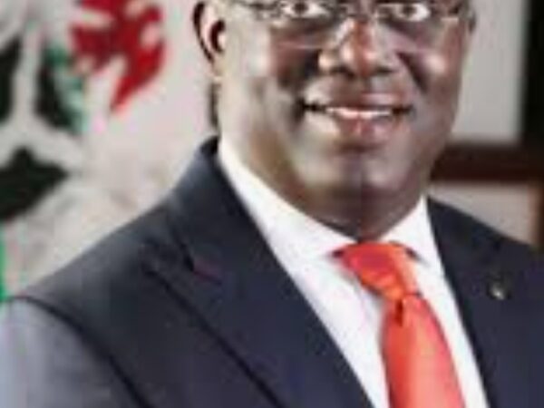 Oredo Council Chairman, Obaseki, Political office Holders Laments Over  Non-Payment  of Salaries Oredo Council Chairman, Obaseki, Political office Holders Laments Over  Non-Payment  of Salaries