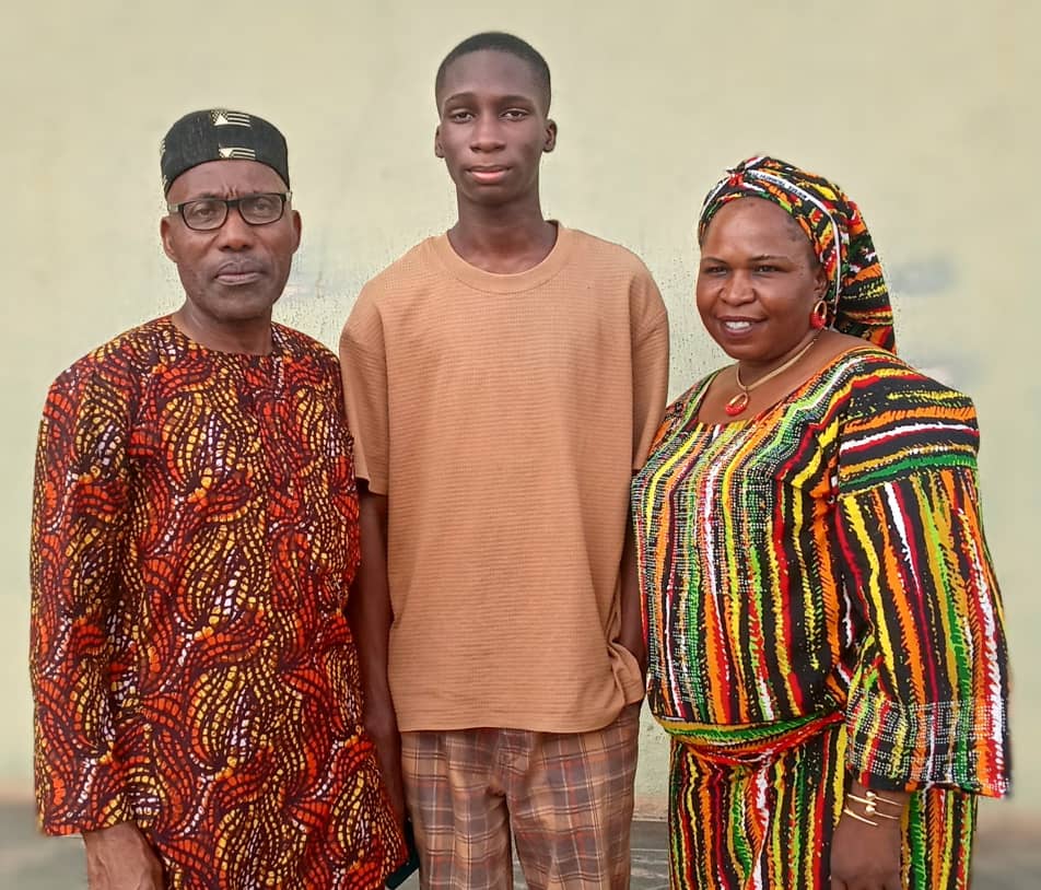 Edo Commissioner rewards UTME 2nd highest Scorer, Oshawo Ephraim with N300, 000 Edo Commissioner rewards UTME 2nd highest Scorer, Oshawo Ephraim with N300, 000
