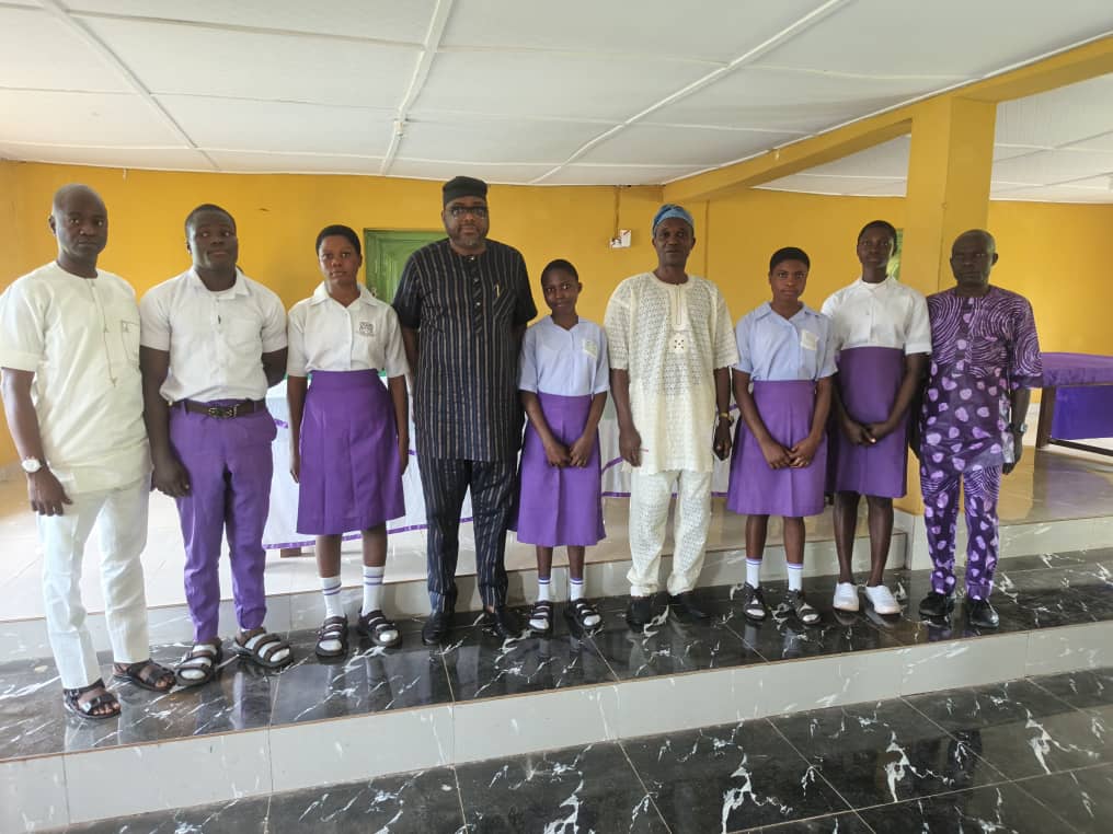 Philanthropist offers scholarship to secondary school students in Ekiti Philanthropist offers scholarship to secondary school students in Ekiti
