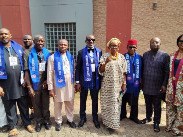 ‎AAUE ALUMNI APPLAUDS GOVERNOR OKPEBHOLO‎