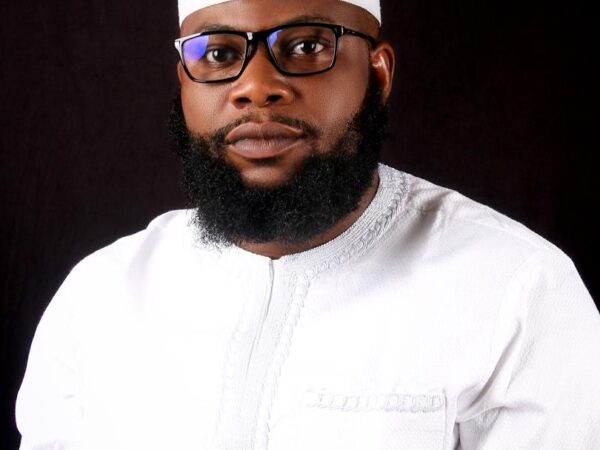 Sule  Garuba’s Selfless Gesture: A New Chapter in Auchi Politics