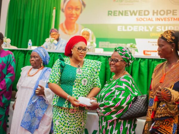 Remi Tinubu Empowers 250 Elderly Citizens with Renewed Hope Initiative, in Edo Remi Tinubu Empowers 250 Elderly Citizens with Renewed Hope Initiative, in Edo