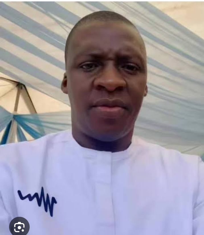 Etsako West Council Workers Block Gate, Protest over Unpaid Salary Arrears Etsako West Council Workers Block Gate, Protest over Unpaid Salary Arrears