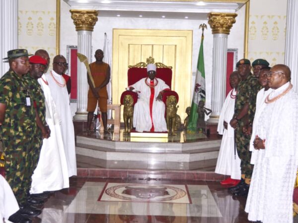 ‎‎OBA OF BENIN RECEIVES NIGERIAN ARMY COMMANDER, PLEDGES SUPPORT FOR MILITARY OPERATIONS