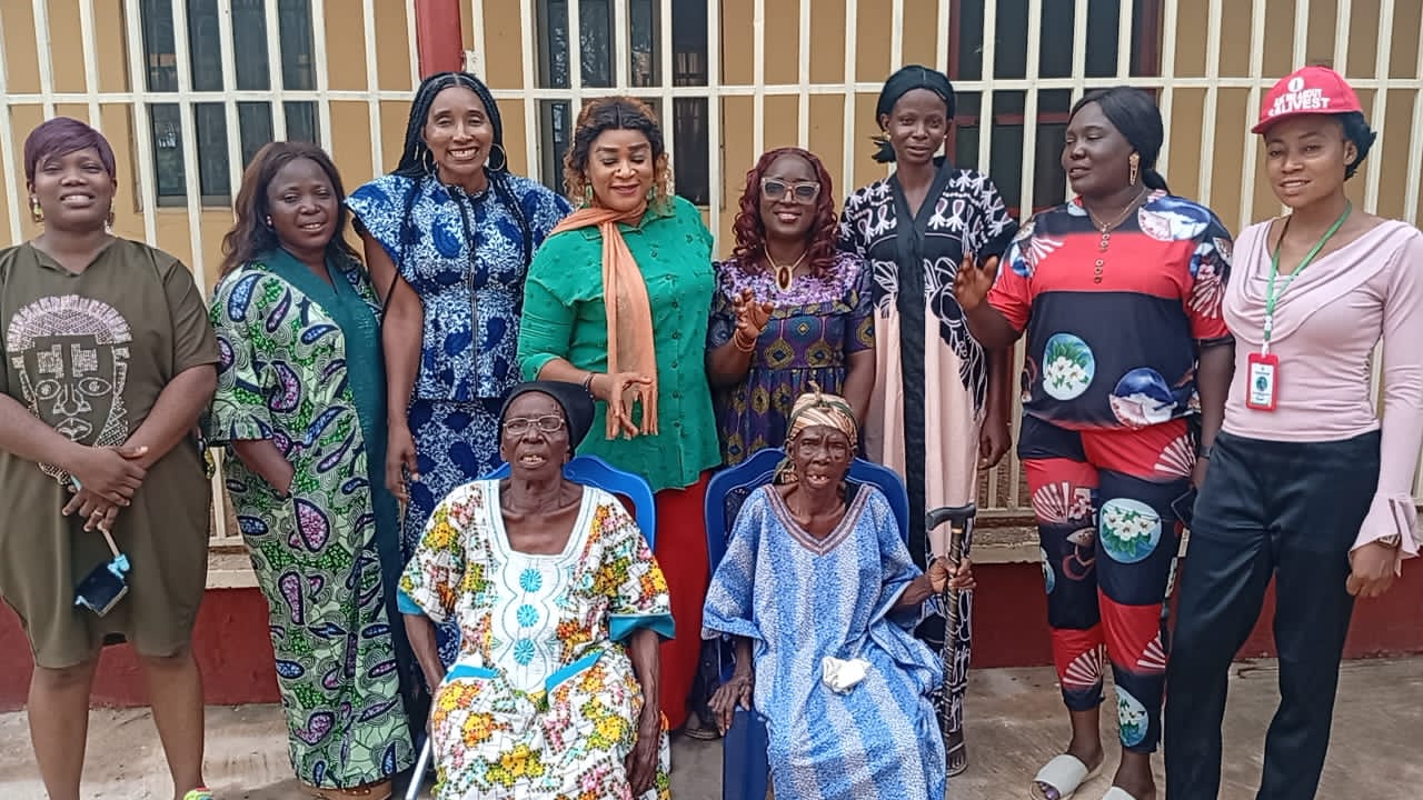 NAWOJ Edo Visits Elderly, Spreads Joy on Women’s Day