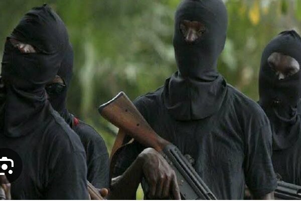 ‎Suspected Kidnappers in Army Camouflage Kill One, Abduct One in Auchi 