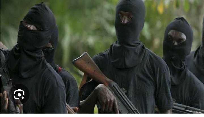 ‎Suspected Kidnappers in Army Camouflage Kill One, Abduct One in Auchi 