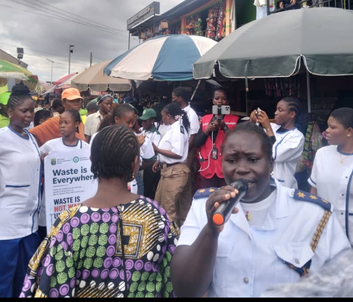 ‎EWMB Takes Environmental Campaign To Aduwawa Market, Rewards Cleanest Shops‎‎