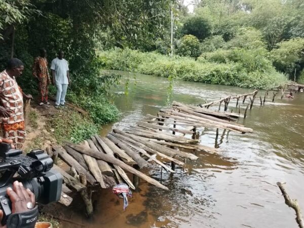 Evbo-Iyamu Community Seeks Gov Okpebholo, Oba Of Benin’s Intervention Over Destroyed Bridge Evbo-Iyamu Community Seeks Gov Okpebholo, Oba Of Benin’s Intervention Over Destroyed Bridge