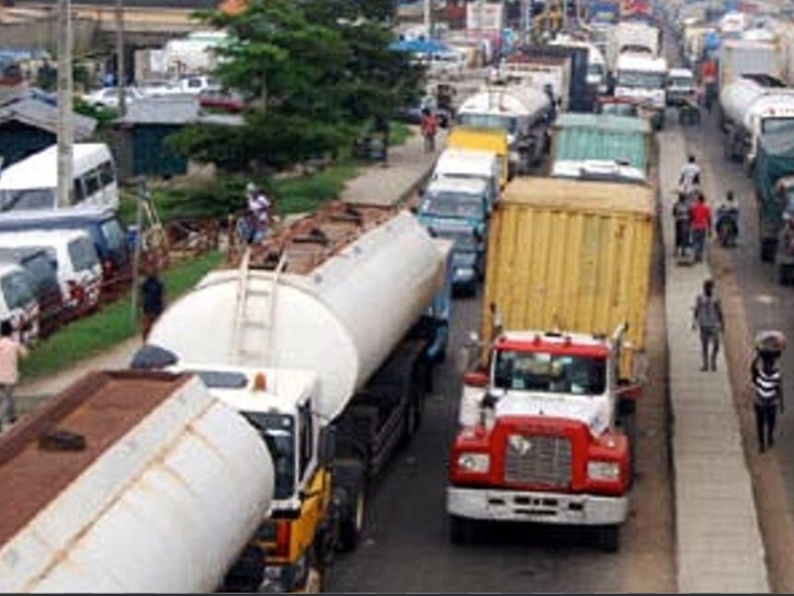 Commuters Lament As Bad Road Causes Gridlock On Agbede-Auchi Section Commuters Lament As Bad Road Causes Gridlock On Agbede-Auchi Section